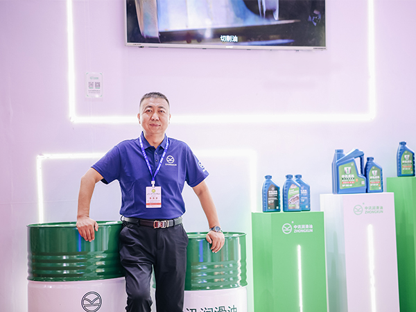 高溫下的“長壽”秘訣：中訊液壓油的抗氧化與熱穩(wěn)定性