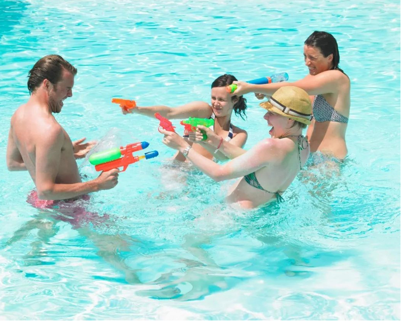 室內泳池什么“咖位”？居然用專業定制的除濕機！??！