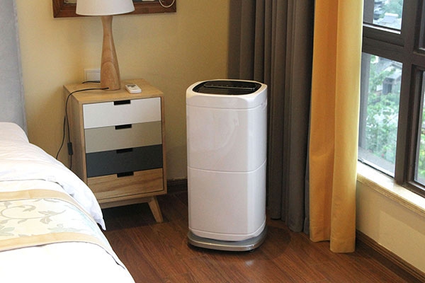 你好，我叫“回南天”，你看這水珠多愛我！